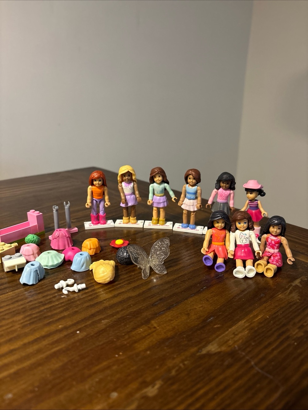 American Girl Mega Bloks Lot 9 Mini Dolls Figures Clothes Accessories